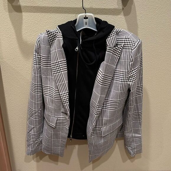 NWT Evereve woman's black and gray plaid zip up jacket blazer